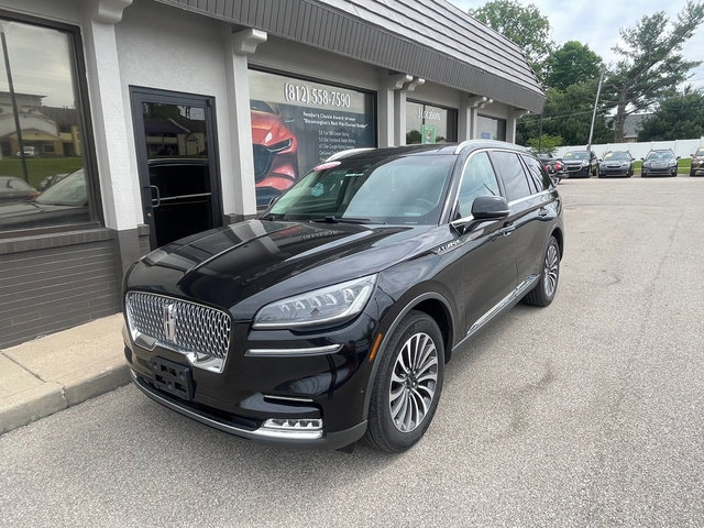 Used 2020 Lincoln Aviator Reserve w/ Equipment Group 201A image 2