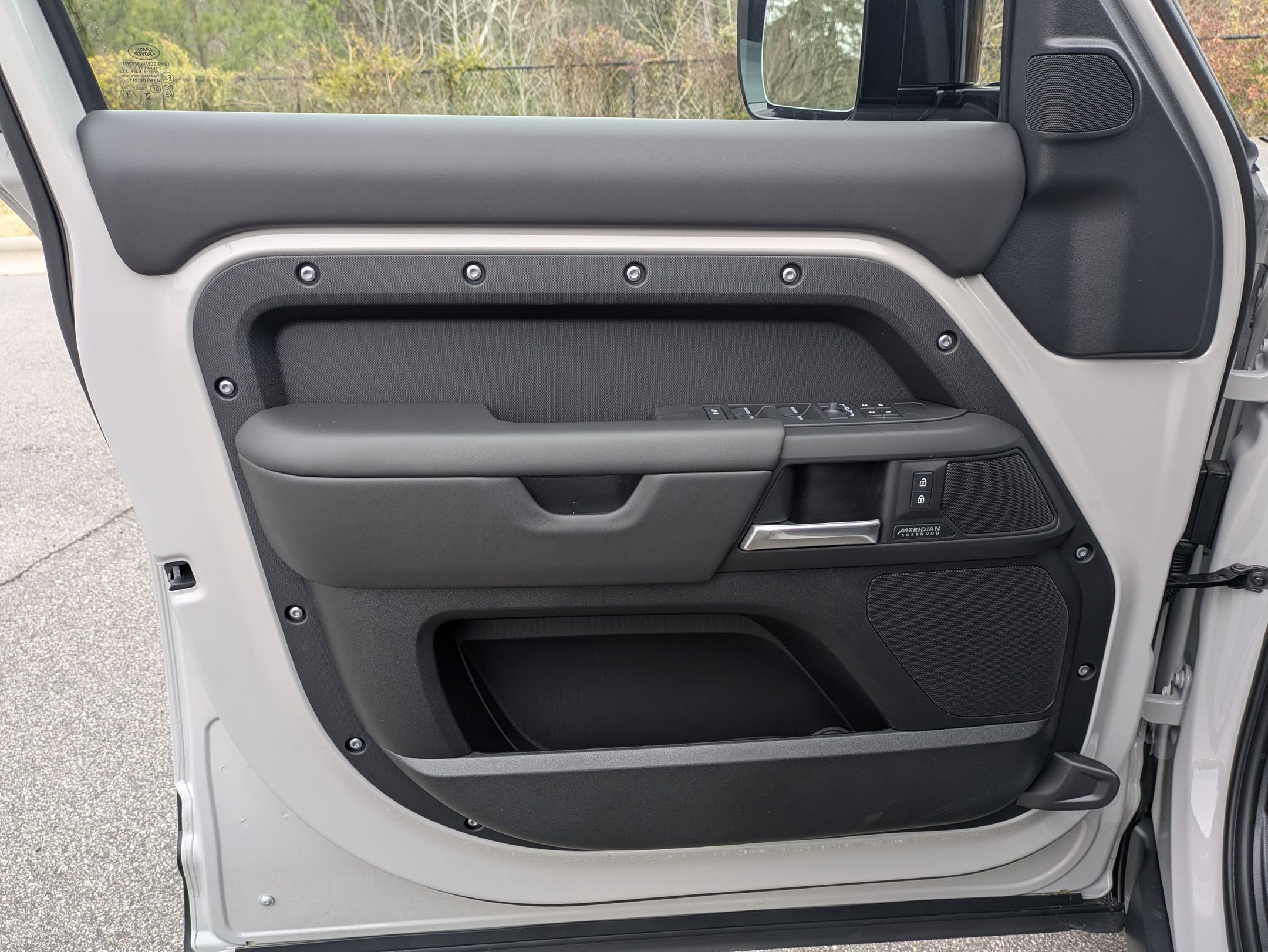 New 2026 Land Rover Defender 110 X-Dynamic SE image 21