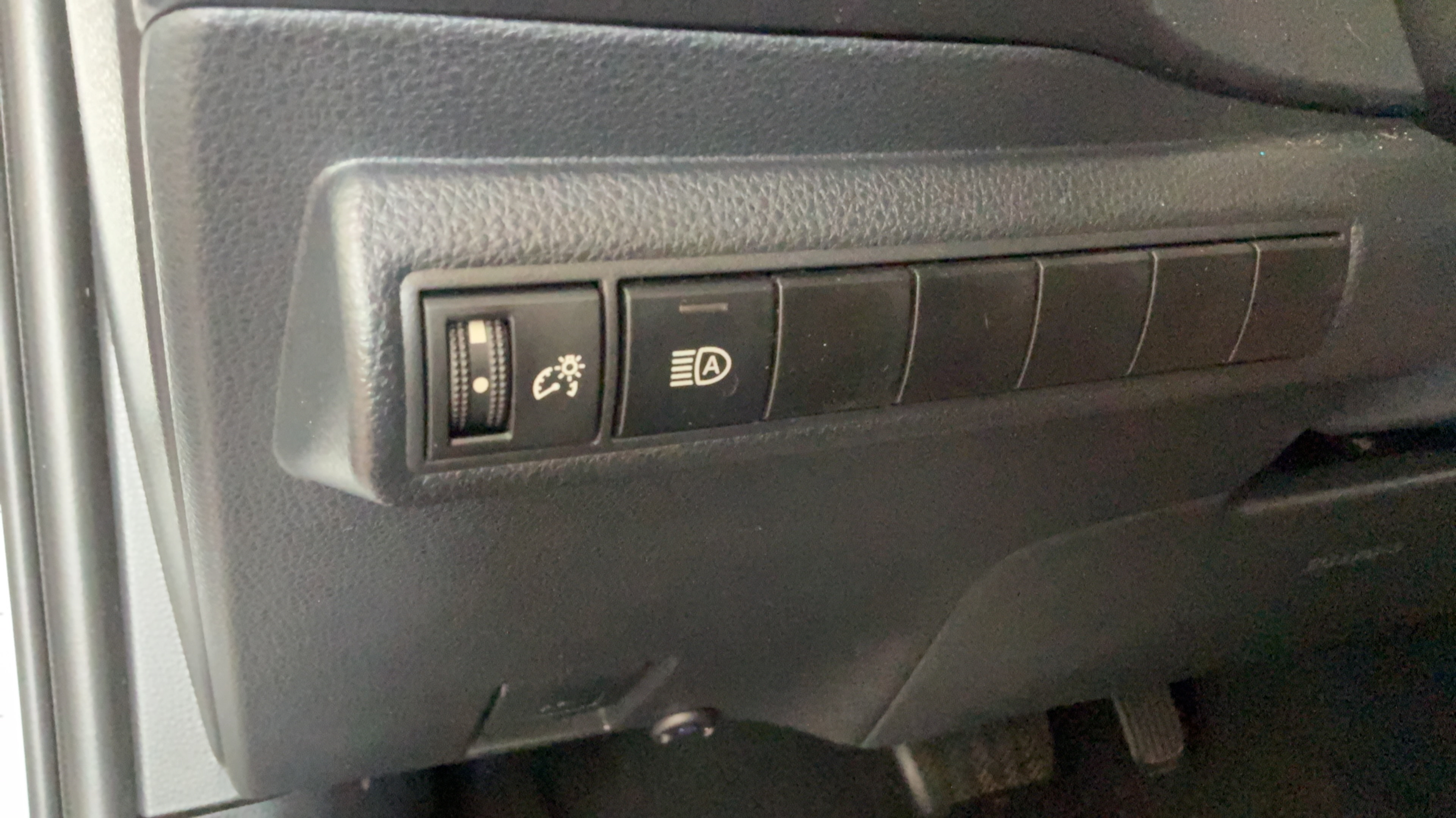 Used 2023 Toyota Corolla LE w/ Carpet Mat Package (TMS) FWD image 17