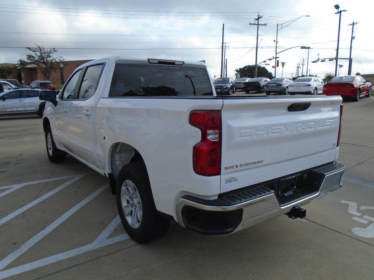 Used 2025 Chevrolet Silverado 1500 LT RWD image 7