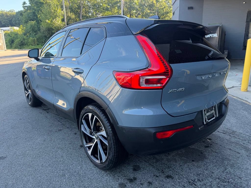 Used 2022 Volvo XC40 T5 R-Design w/ Advanced Package AWD/4WD image 2