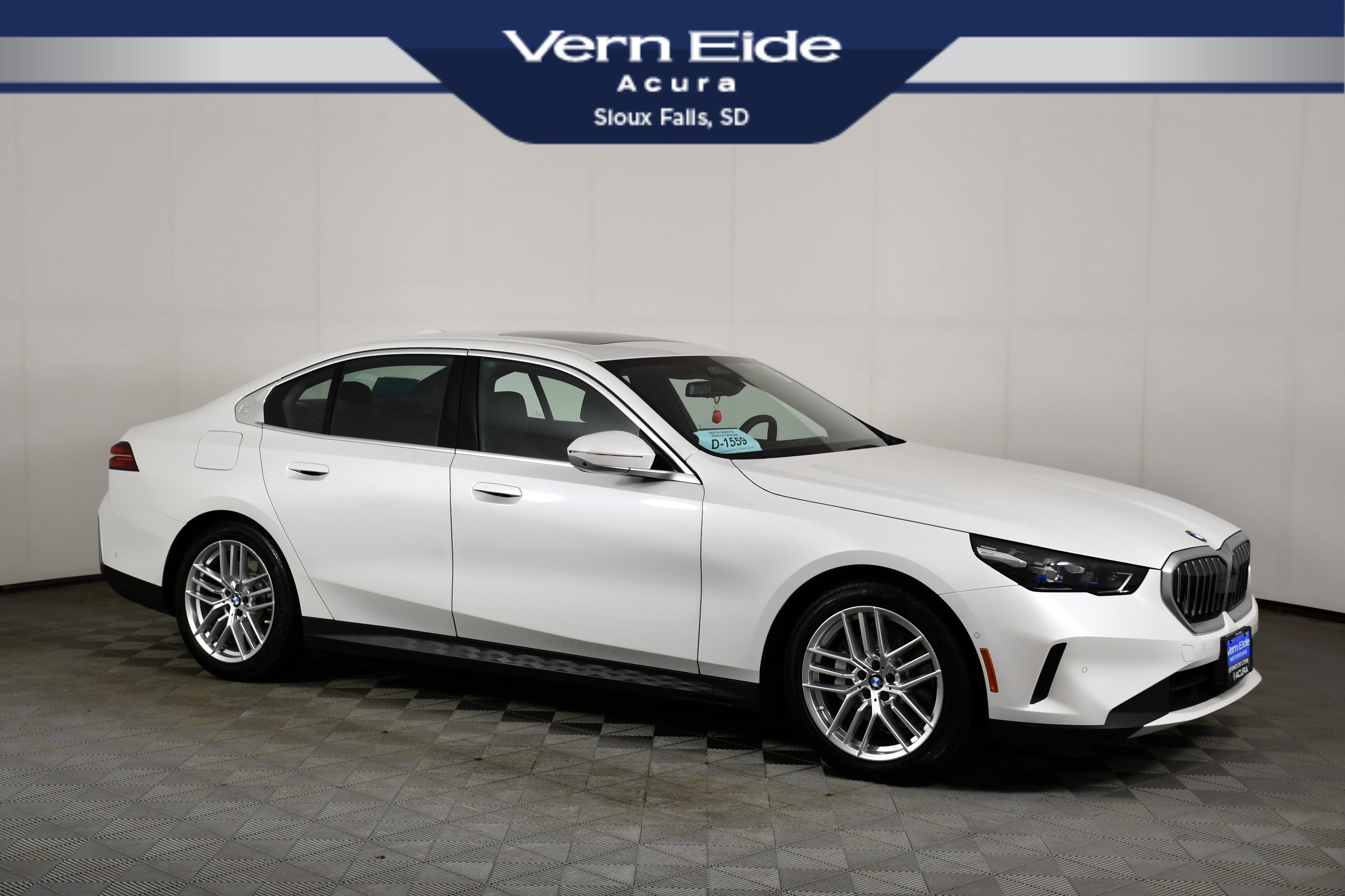Used 2025 BMW 530i xDrive image 1