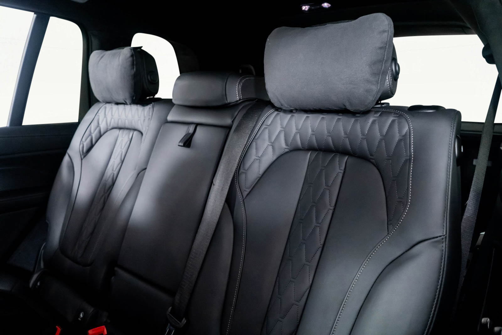 Used 2024 BMW X7 M60i w/ Premium Package image 34