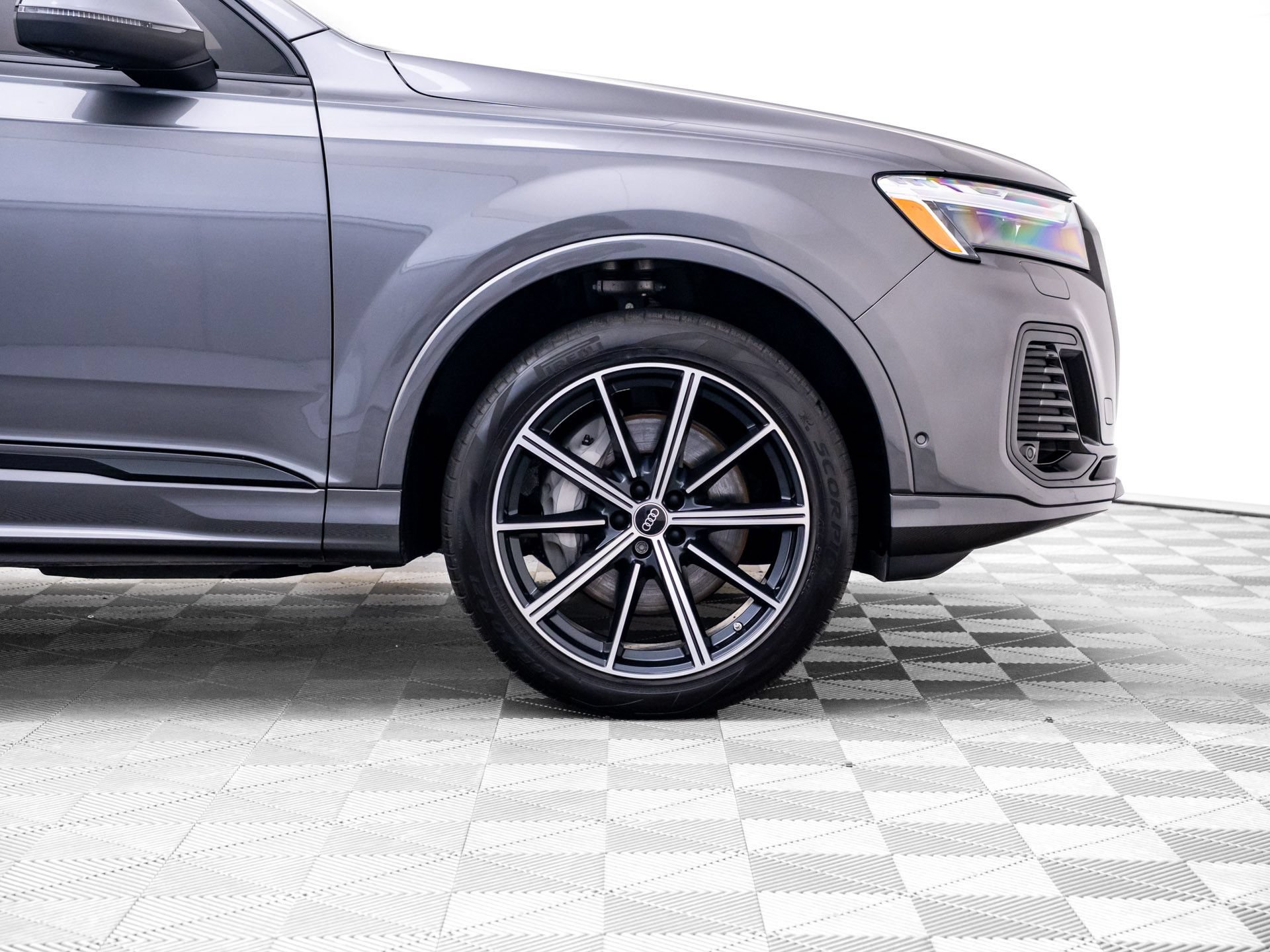 Used 2025 Audi Q7 2.0T Premium Plus w/ Premium Plus Package AWD/4WD image 35