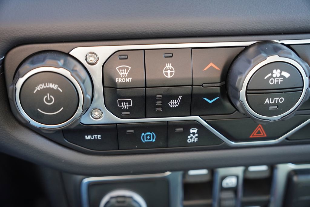 Certified 2025 Jeep Wrangler Unlimited Sahara w/ Safety Group image 26