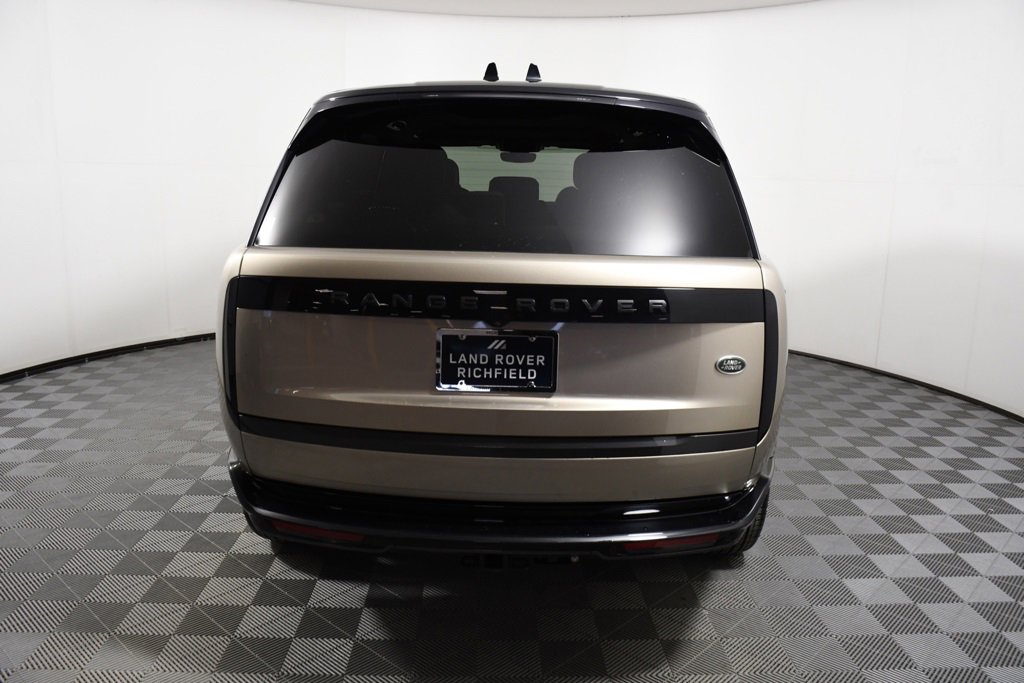 Used 2023 Land Rover Range Rover Long Wheelbase SE image 5