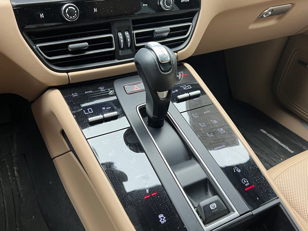 Certified 2024 Porsche Macan S AWD/4WD image 11