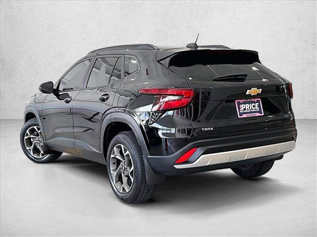 Used 2024 Chevrolet Trax LT w/ Driver Confidence Package FWD image 13