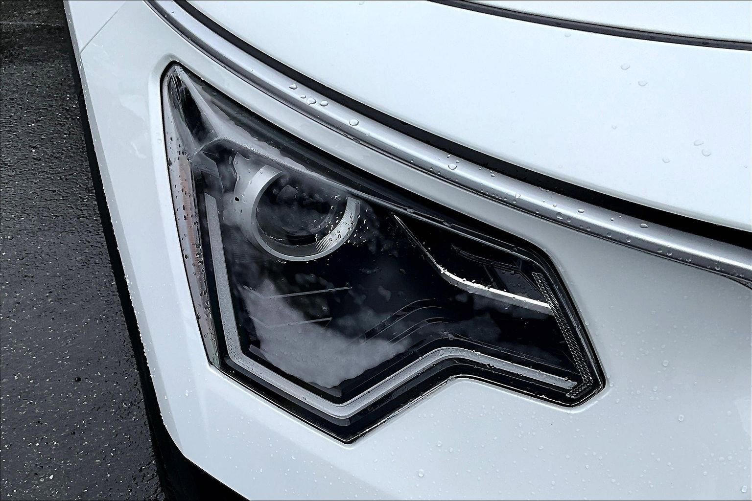 Used 2023 Kia Niro EX image 31