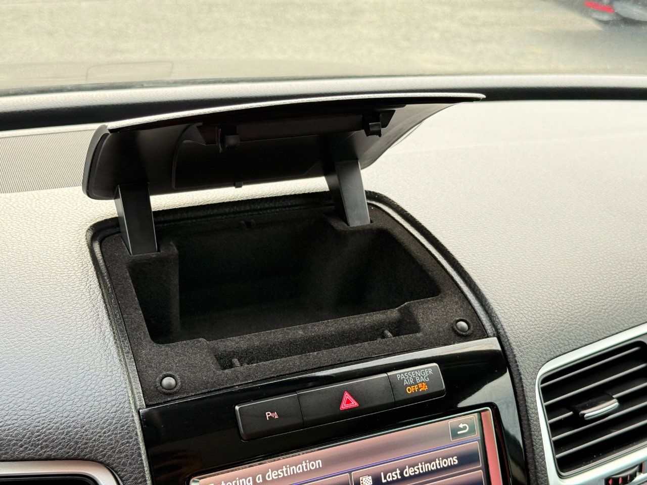 Used 2012 Volkswagen Touareg VR6 image 68