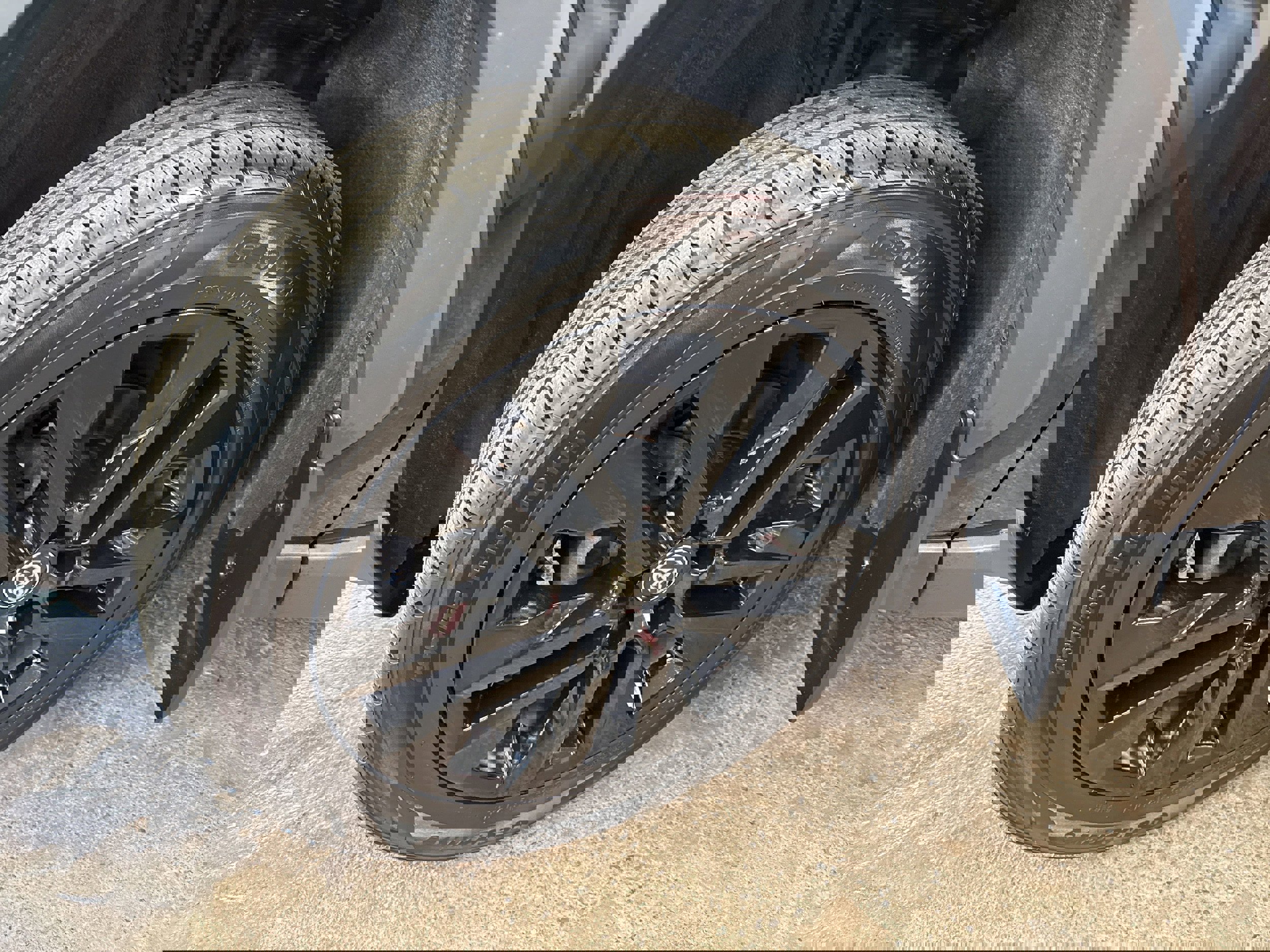 Used 2023 Toyota RAV4 XLE Premium image 4