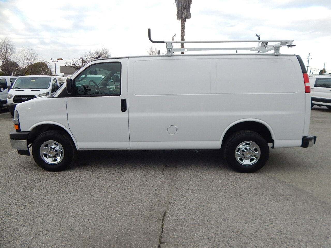 Used 2024 Chevrolet Express 2500 w/ Driver Convenience Package image 5