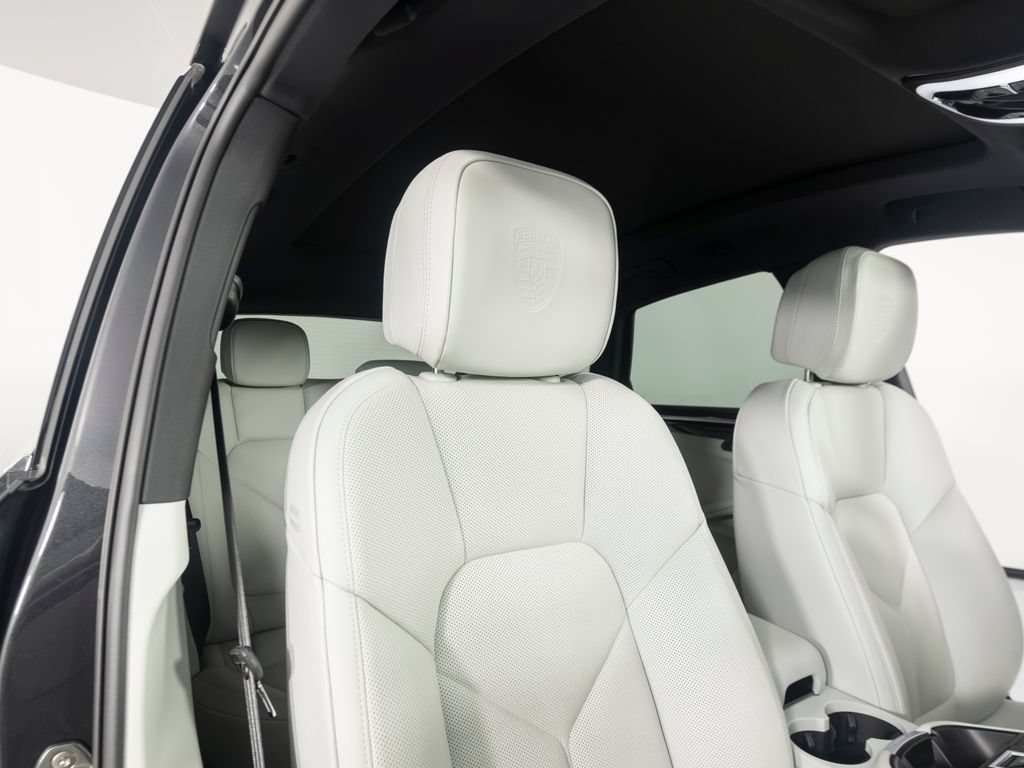 Certified 2026 Porsche Macan S AWD/4WD image 39