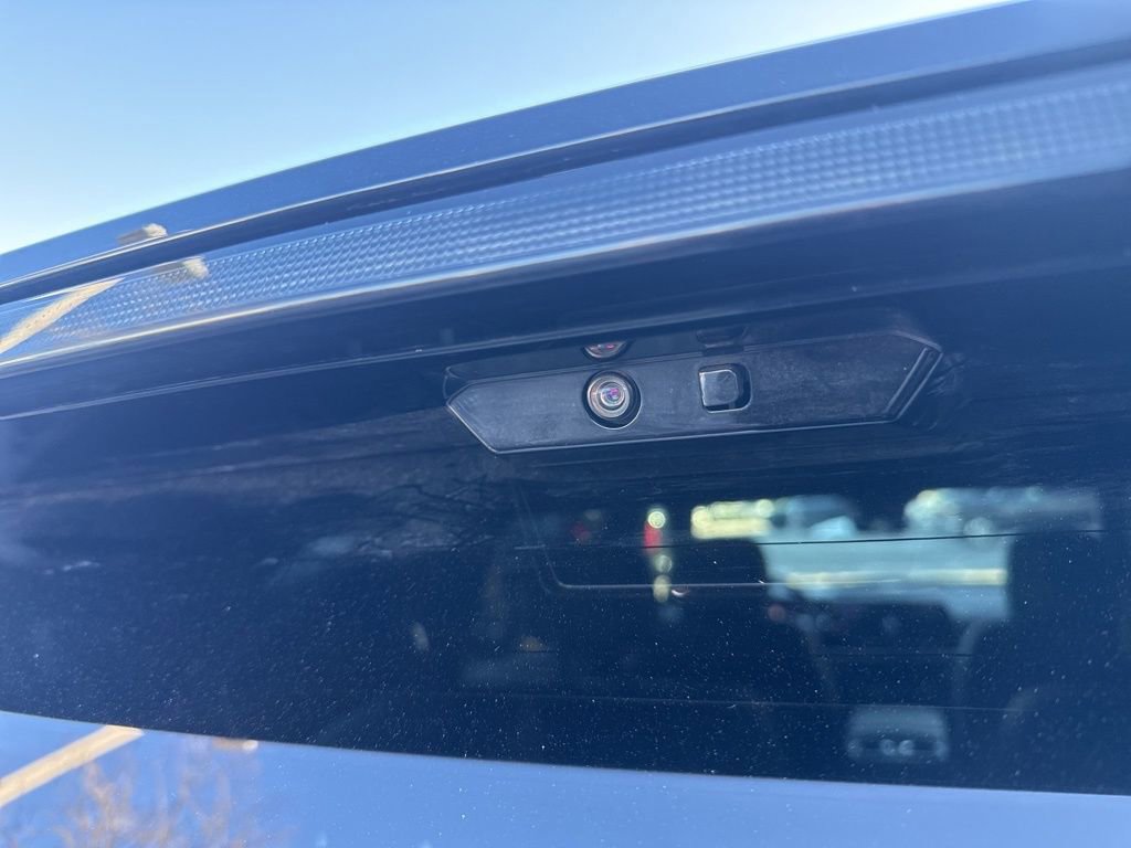 Used 2026 Chevrolet Traverse LT w/ Midnight/Sport Edition FWD image 13