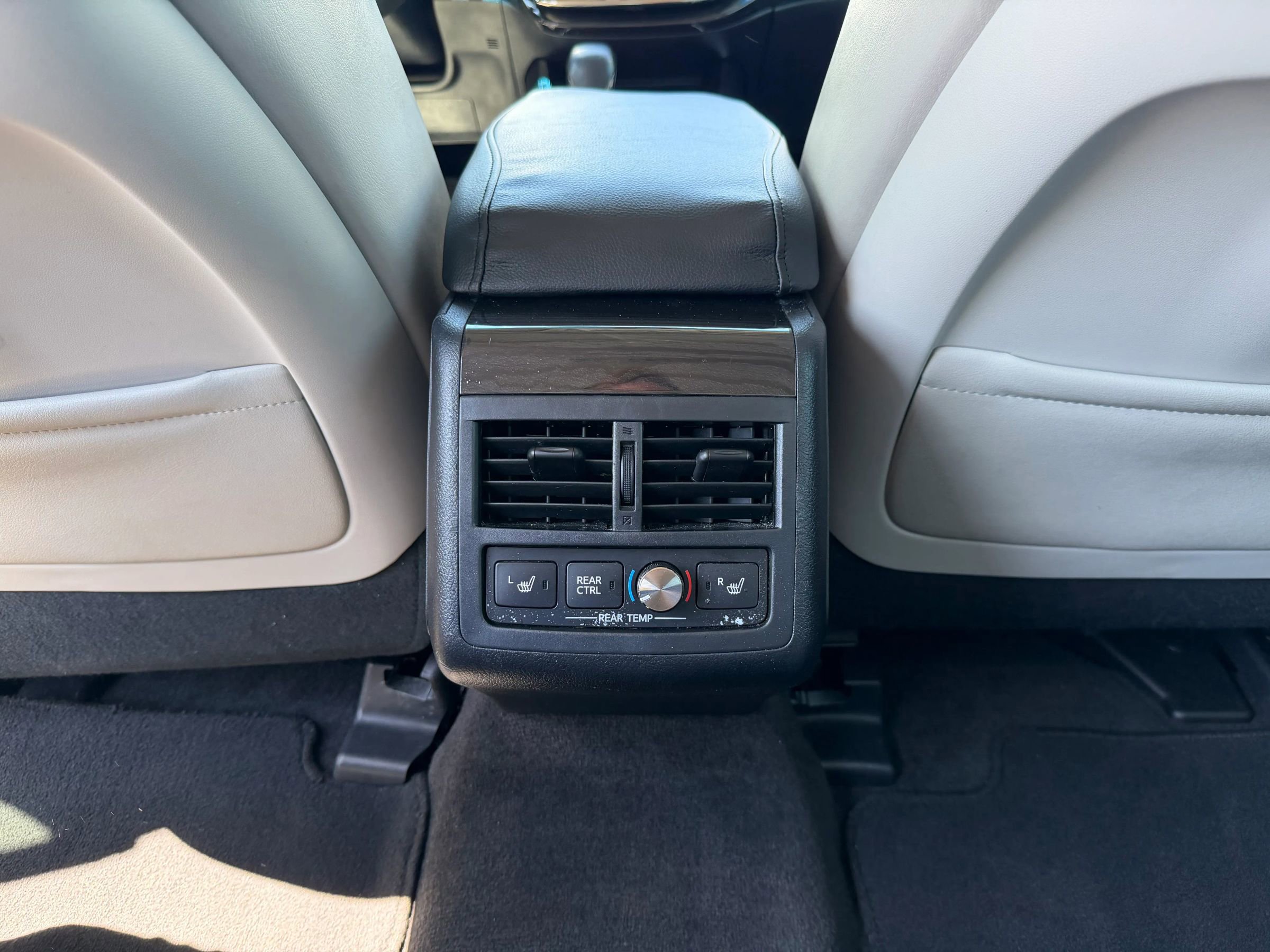 Used 2013 Toyota Avalon Limited FWD image 35