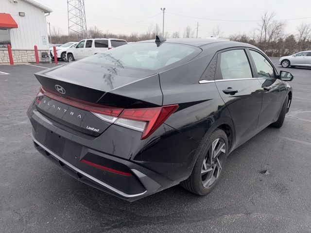 Used 2024 Hyundai Elantra Limited image 7