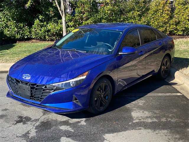 Used 2021 Hyundai Elantra SEL w/ Convenience Package image 3