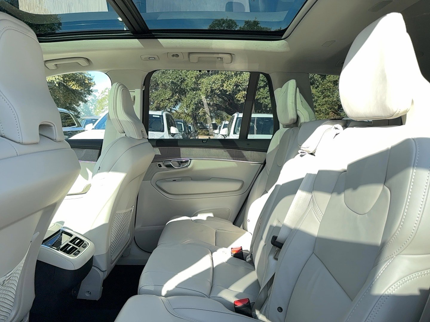 New 2026 Volvo XC90 B6 Ultra w/ Protection Package image 16