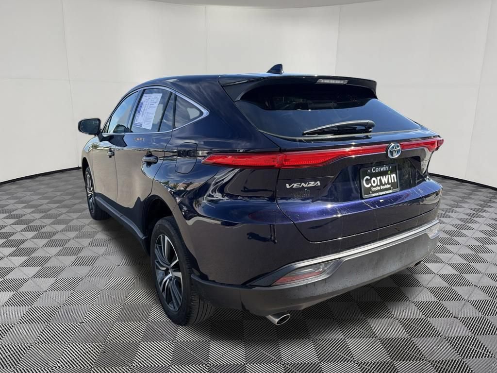 Used 2023 Toyota Venza LE AWD/4WD image 4