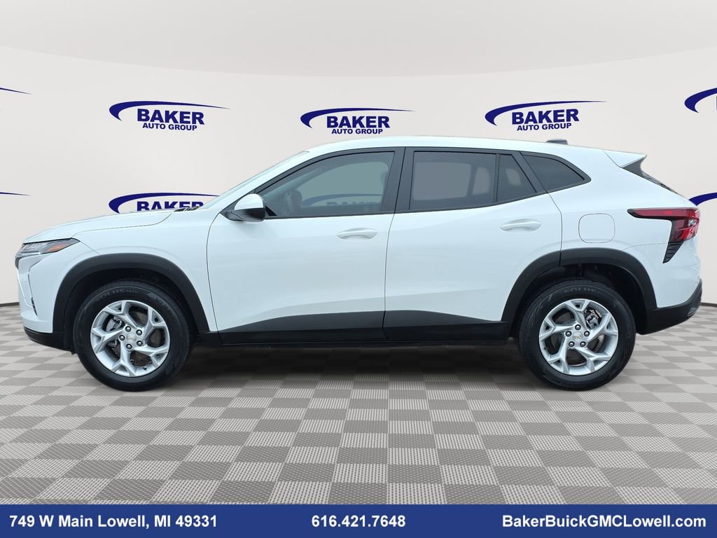 Used 2024 Chevrolet Trax LS w/ LS Convenience Package image 4
