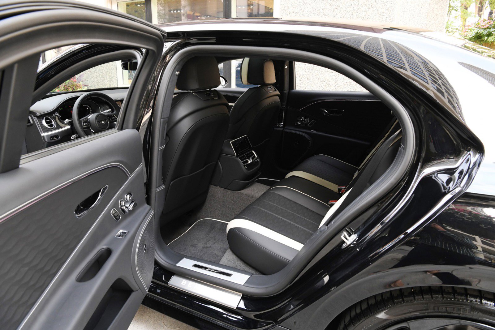 New 2026 Bentley Flying Spur Plug-In Hybrid AWD/4WD image 10