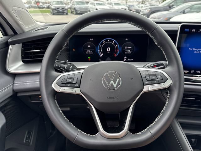 Certified 2025 Volkswagen Tiguan SE image 17