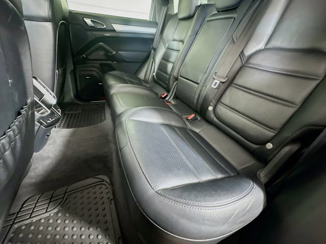 Used 2015 Porsche Cayenne Turbo image 27