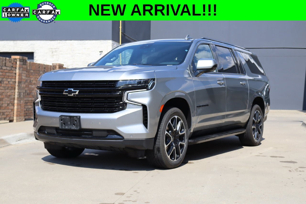 Used 2024 Chevrolet Suburban RST RWD image 1