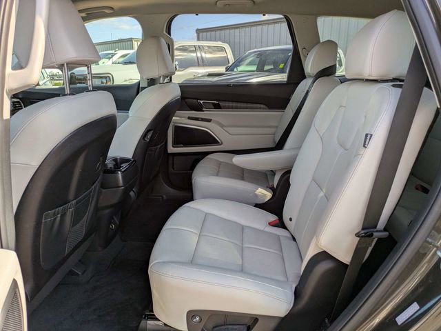 Used 2024 Kia Telluride EX w/ EX Captain's Chair Package image 17