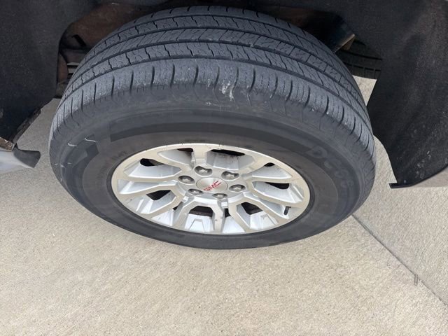 Used 2015 Chevrolet Suburban LT image 12