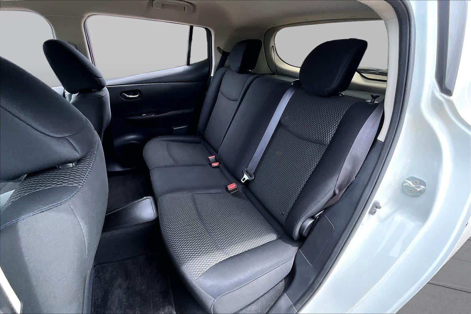 Used 2015 Nissan Leaf S w/ Charge Package FWD image 18