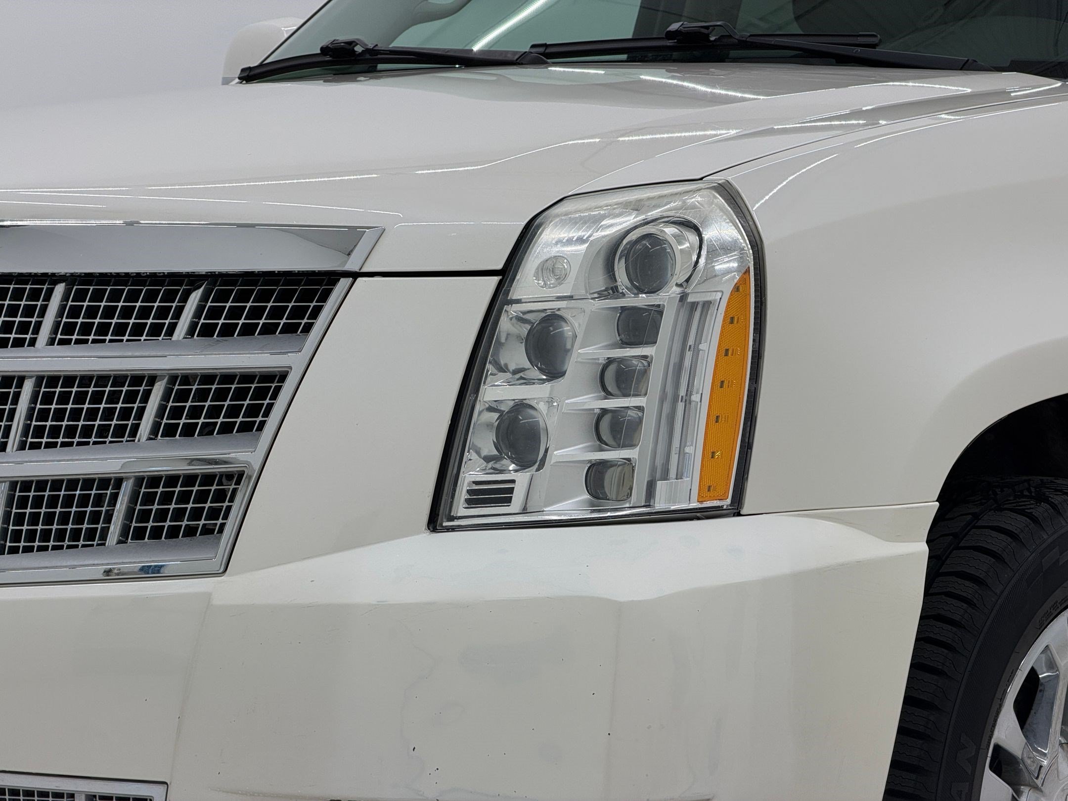Used 2014 Cadillac Escalade Platinum AWD/4WD image 11