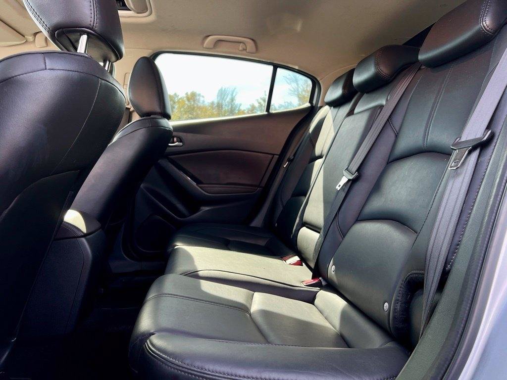 Used 2018 MAZDA MAZDA3 Touring FWD image 21