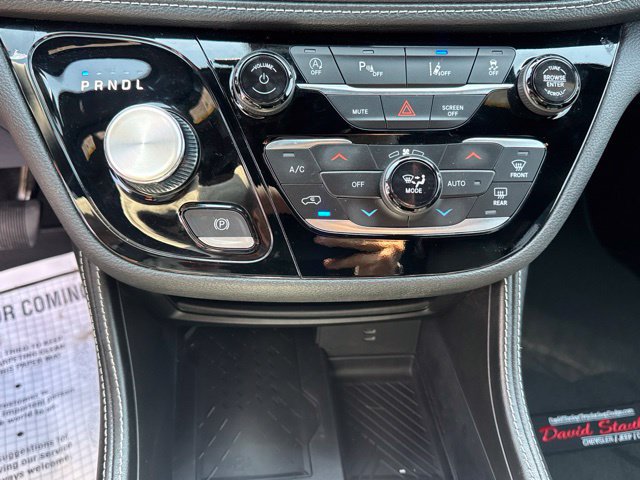 Used 2026 Chrysler Pacifica Limited FWD image 18