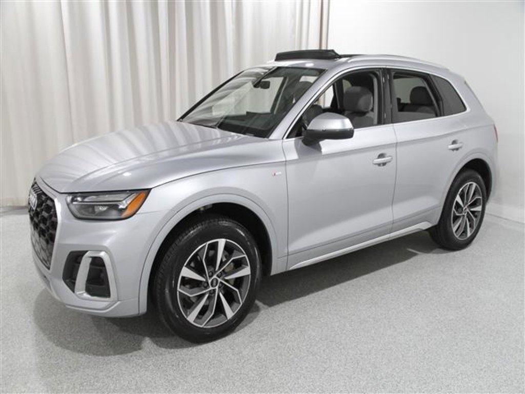 Used 2022 Audi Q5 2.0T Premium w/ Convenience Package image 3