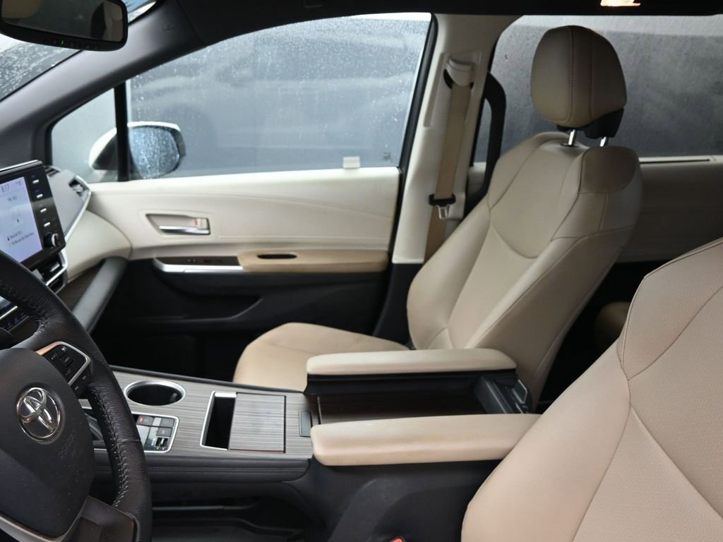 Used 2021 Toyota Sienna XLE image 23