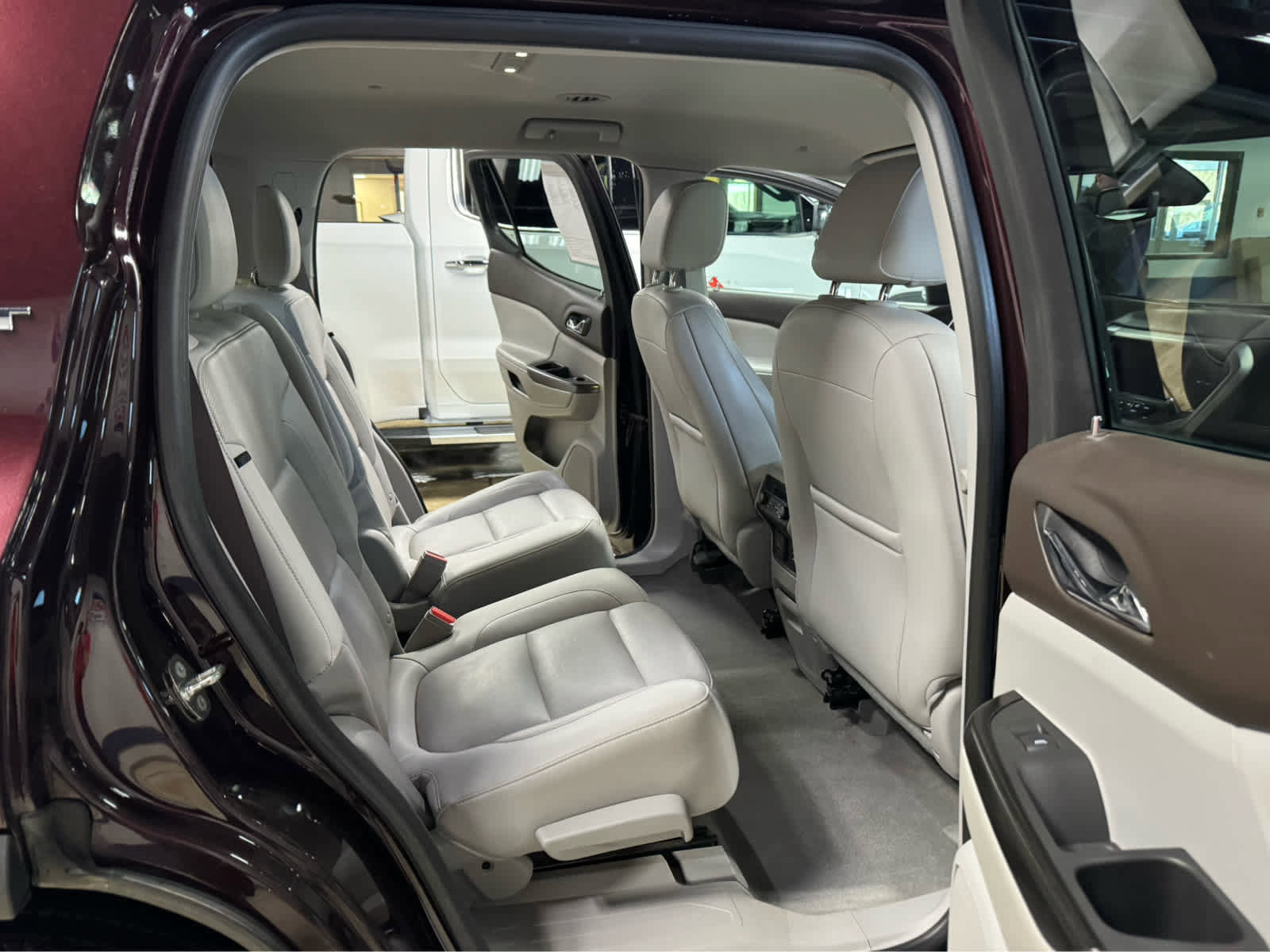 Used 2018 GMC Acadia SLT image 12