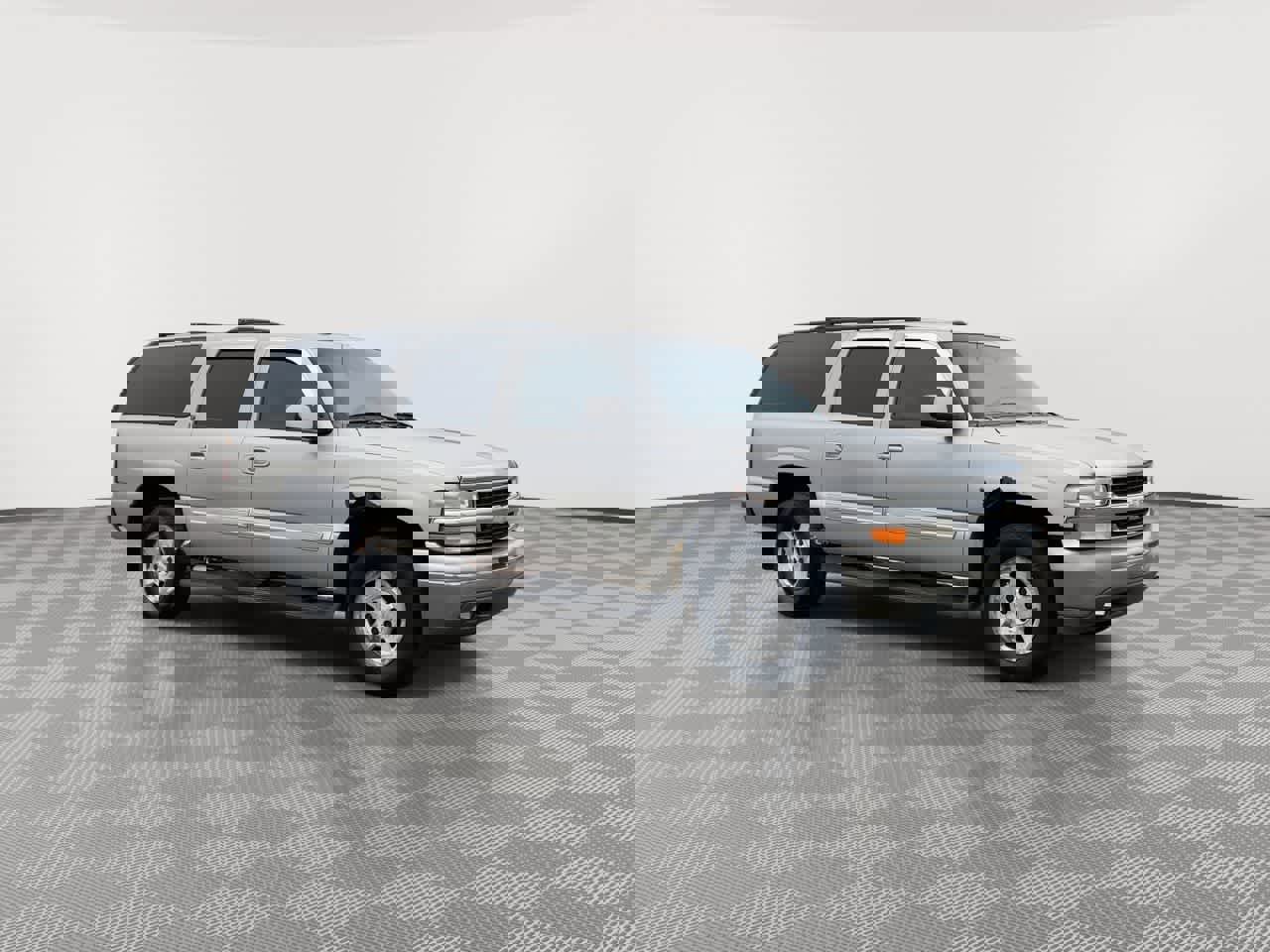 Used 2005 Chevrolet Suburban LT w/ Preferred Equipment Group image 2