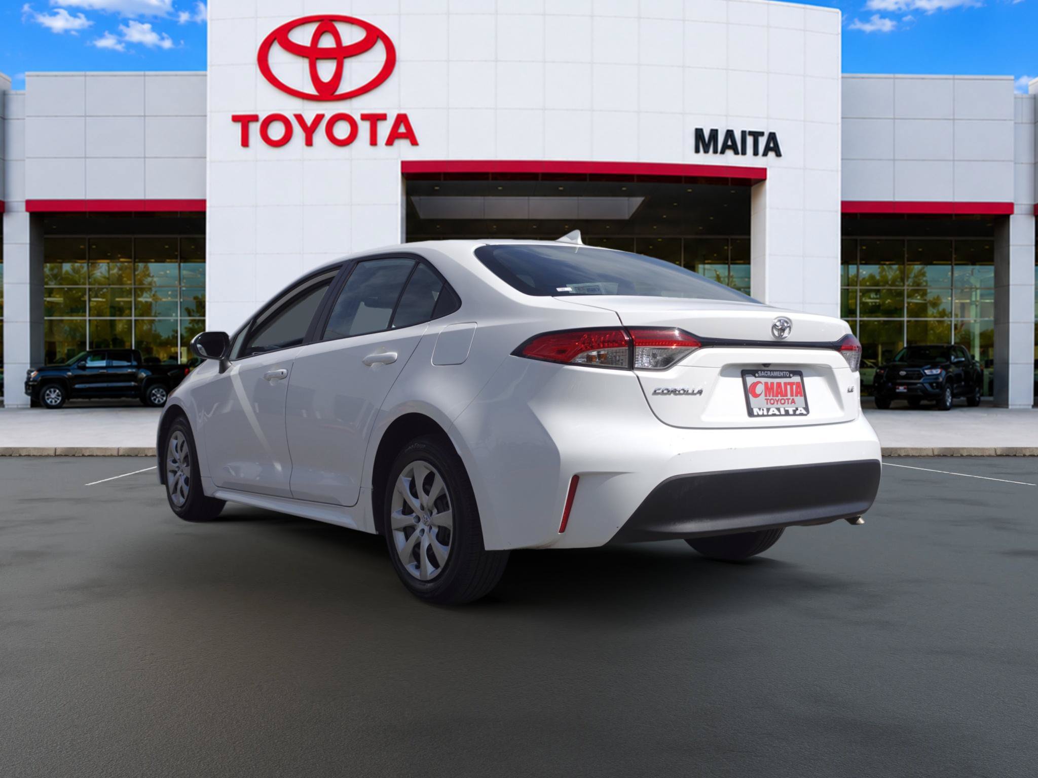 Used 2025 Toyota Corolla LE FWD image 5