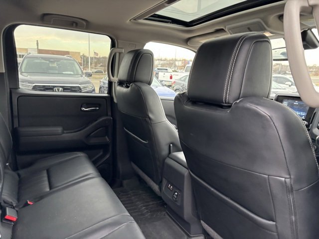 Used 2022 Nissan Frontier SV w/ SV Premium Package image 26