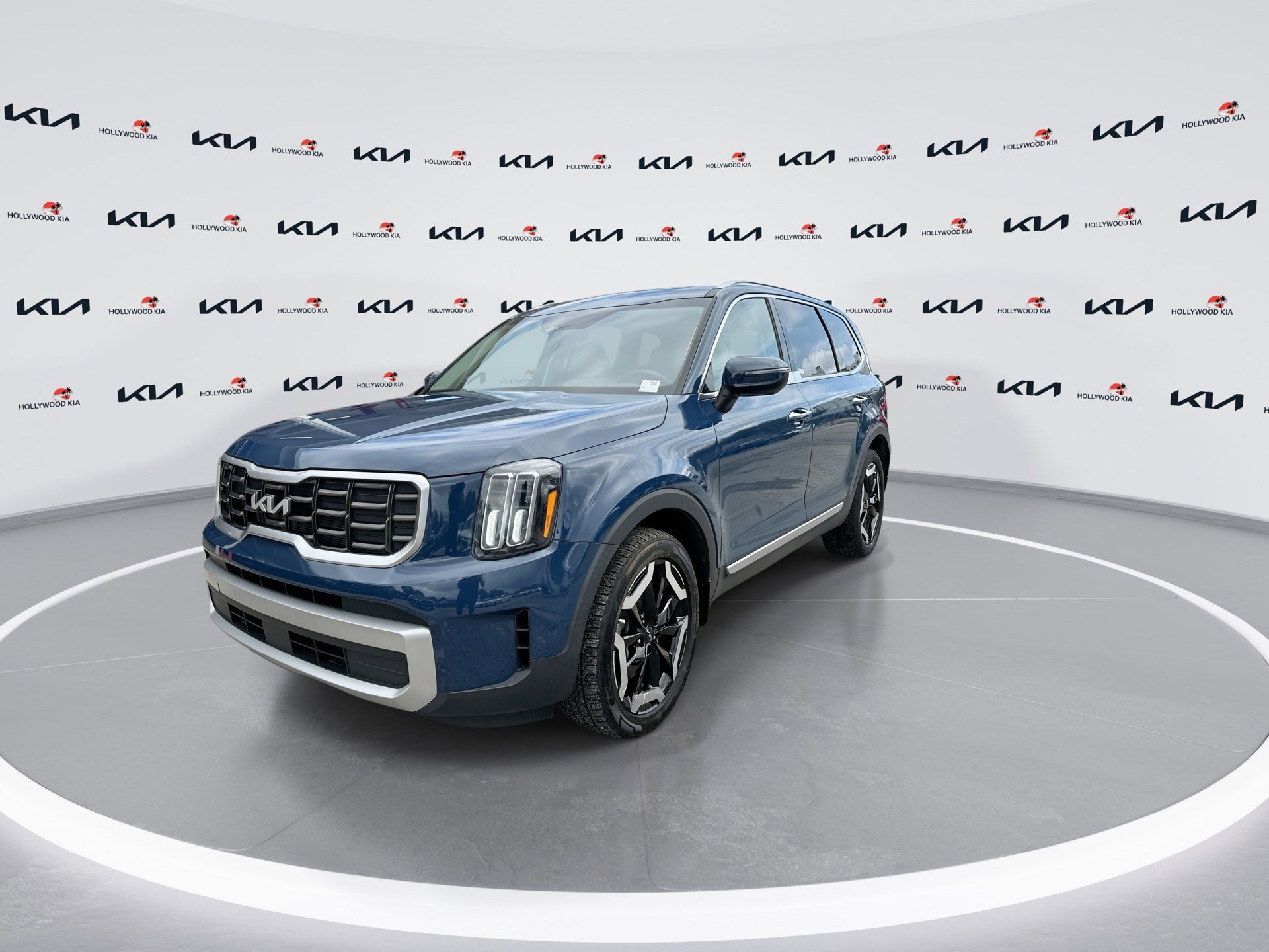 Used 2023 Kia Telluride S w/ S Sunroof Package FWD image 4