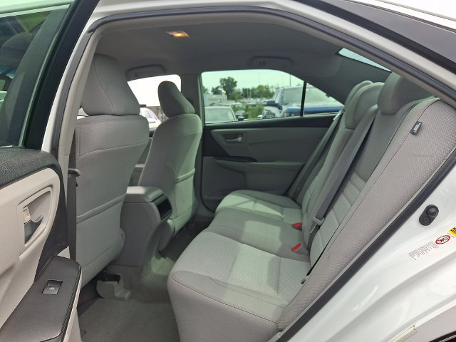 Used 2015 Toyota Camry LE FWD image 11