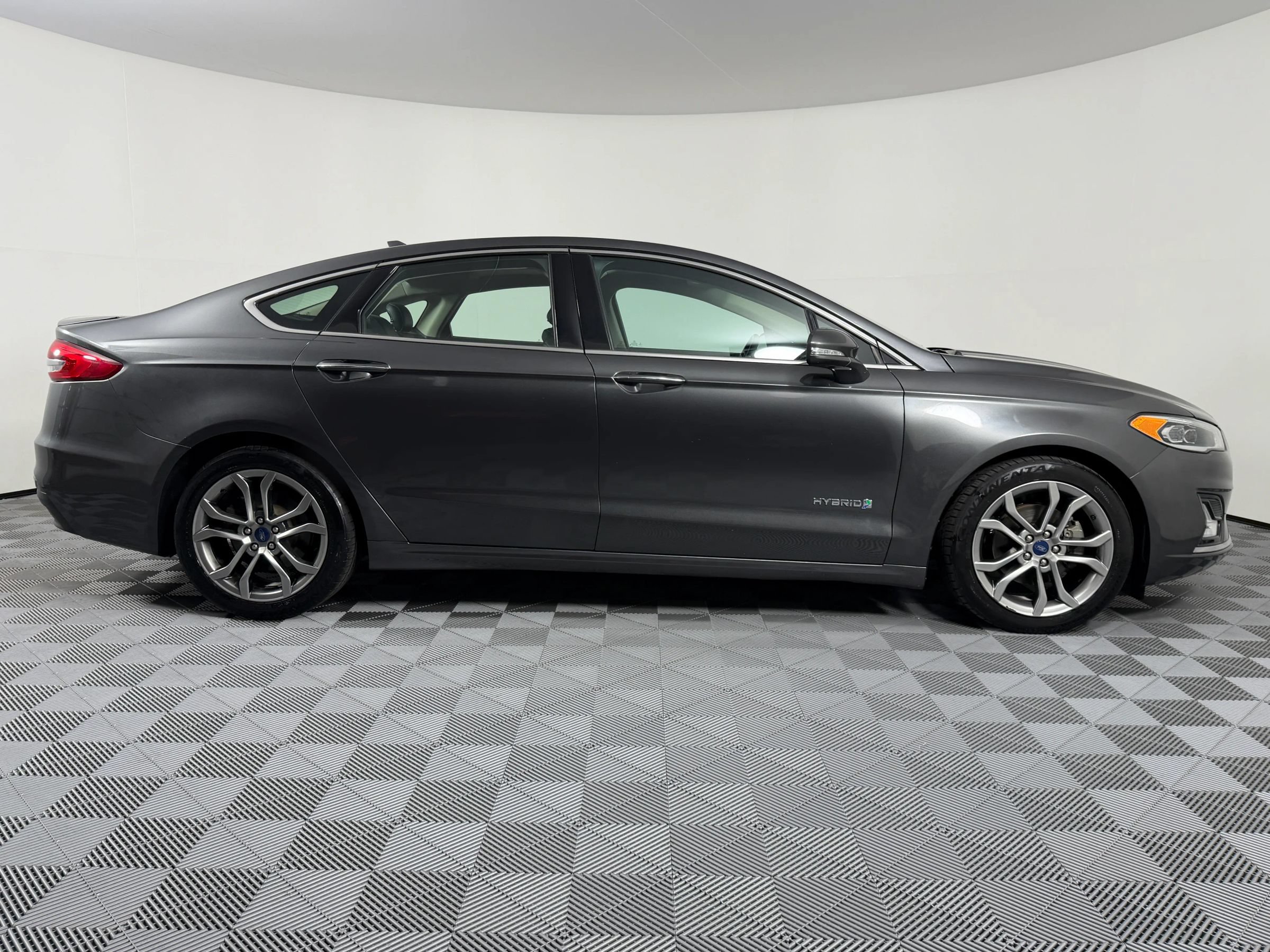 Used 2019 Ford Fusion Titanium FWD image 7