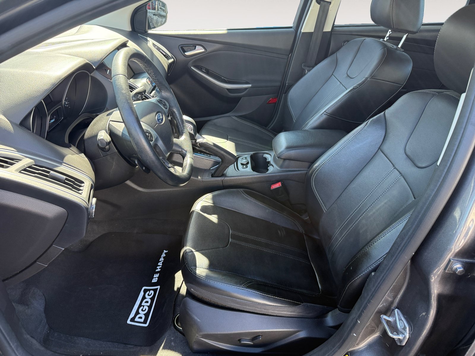 Used 2014 Ford Focus Titanium FWD image 10