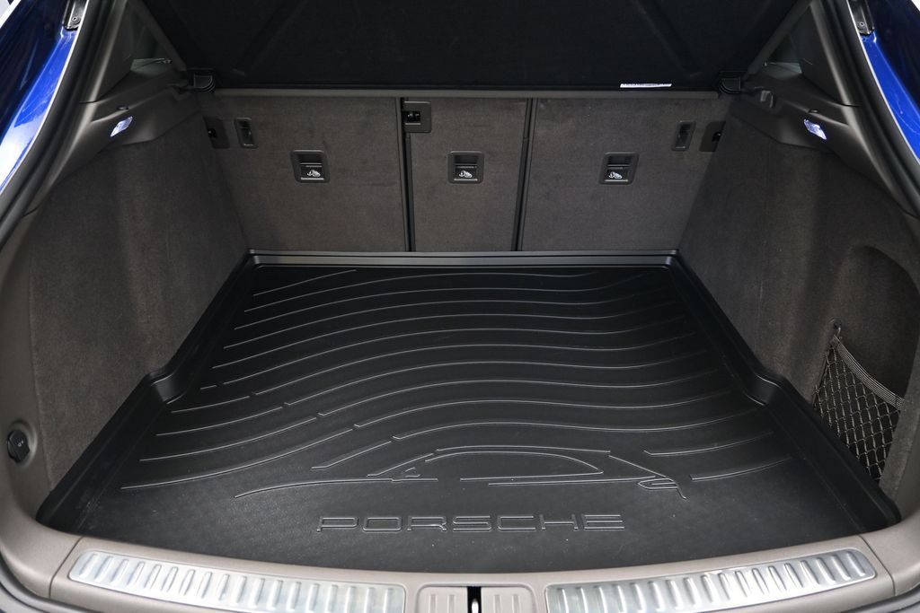 Certified 2023 Porsche Macan AWD/4WD image 27