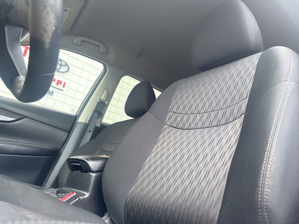Used 2019 Nissan Rogue S w/ Special Edition Package FWD image 10