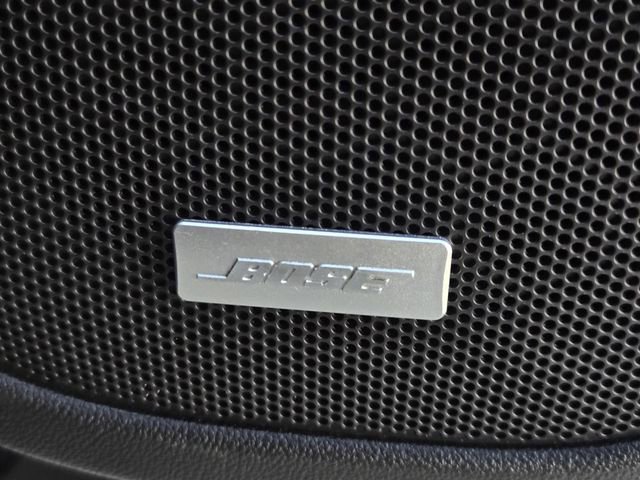 Used 2023 GMC Acadia SLT w/ Elevation Edition image 9