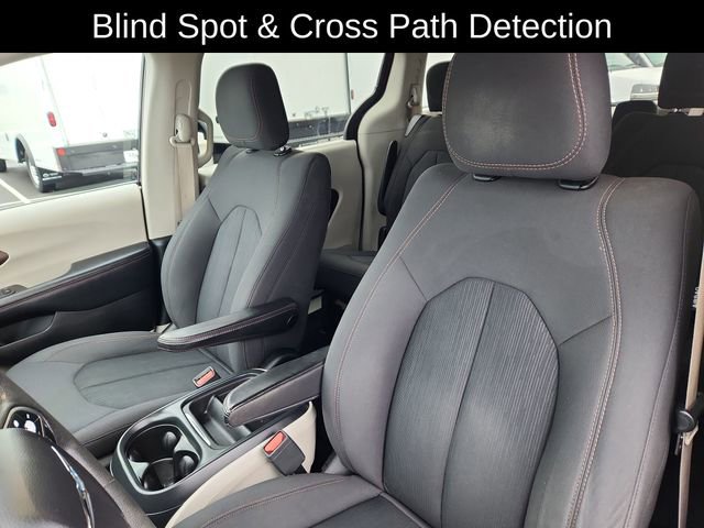 Used 2018 Chrysler Pacifica Touring Plus image 21