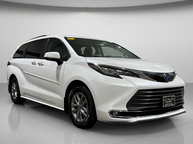 Used 2022 Toyota Sienna XLE