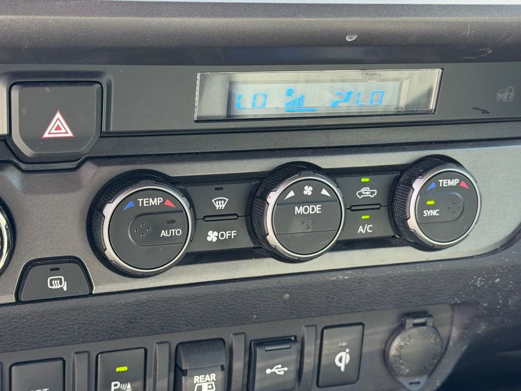 Used 2021 Toyota Tacoma TRD Sport w/ Technology Package image 21